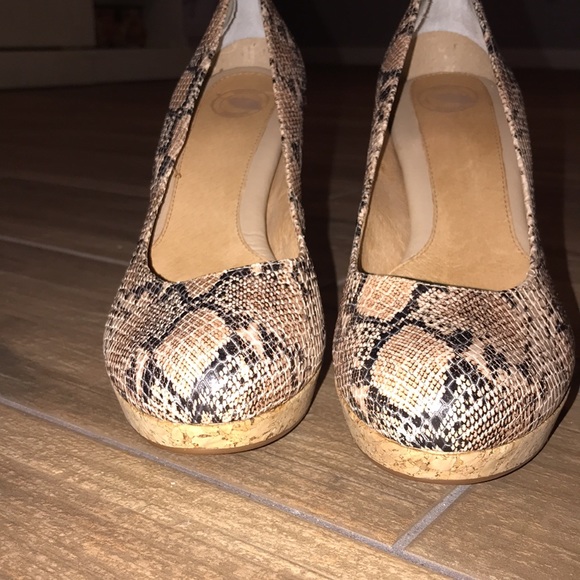 NURTURE By LAMAZE KIRA  Snake Print Heels. - Picture 3 of 8